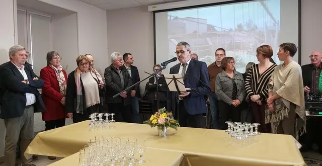 photo  le maire bruno boulay et son conseil municipal présentaient leurs vœux dimanche 7 janvier.    &copy;  le maine libre 