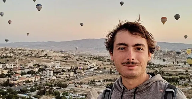 photo  depuis avril 2023, loïs bodin, originaire de crosmières dans la sarthe, parcourt l’europe à vélo. son objectif : récolter des fonds pour l’association épilepsie france.  &copy;  loïs bodin 