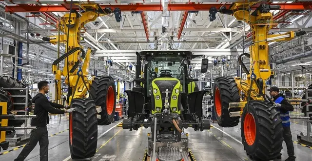 photo  claas tractor prévoit une baisse de la production de tracteurs d’au moins 20 % en 2024.  &copy;  le maine libre – denis lambert 