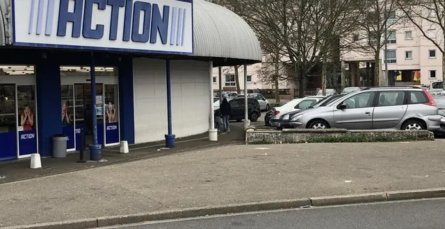 photo  c’est devant le magasin action qu’une femme a été percutée par une voiture, vendredi 12 janvier 2024, au mans (sarthe). elle est décédée des suites de ses blessures.  &copy;  ouest-france 