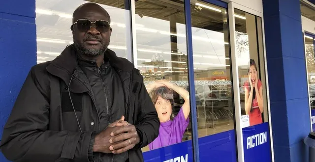 photo  agent de sécurité, mamadou mboup, a assisté au drame de vendredi soir. il a appelé les secours, placé la victime en pls (position latérale de sécurité) et lui a tenu la main.  &copy;  ouest-france 