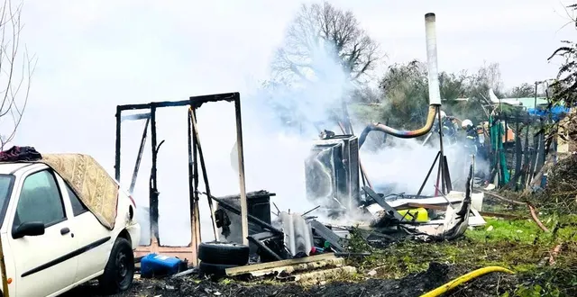 photo  l’incendie a provoqué un important dégagement de fumées, visibles depuis l’autoroute 87.  &copy;  ouest-france 