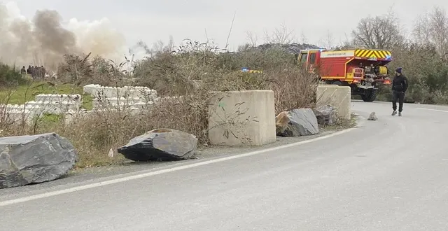 photo  un feu a détruit une caravane sur un camp de roms situé à trélazé.  &copy;  guillaume bertin 
