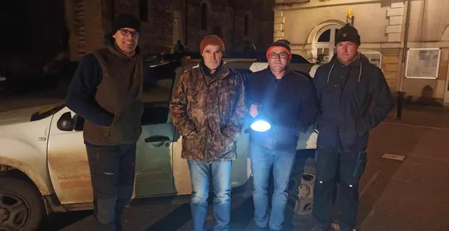 photo  les quatre chasseurs au départ de la deuxième soirée comptage.  &copy;  le maine libre 