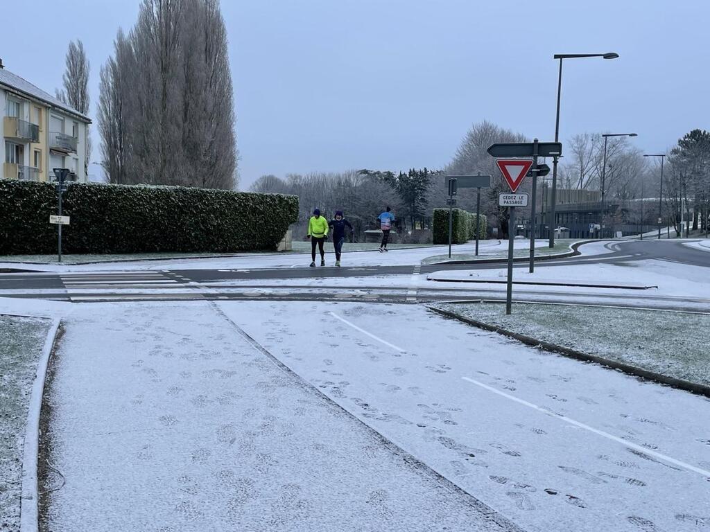 Fine Pellicule De Neige, – 3 °C… Le Froid Est Bel Et Bien Installé à ...