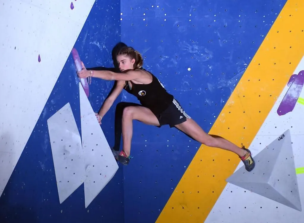 Escalade. Régionaux de bloc à SaintLô le doublé U18 et seniors de Romane Lefèvre . Sport