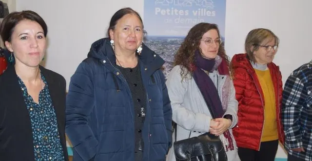 photo  les cinq personnes recrutées pour la campagne de recensement : martine fouillet, alain bontemps, isabelle nguyen, stéphanie delineau et justine garnier.  &copy;  ouest-france 