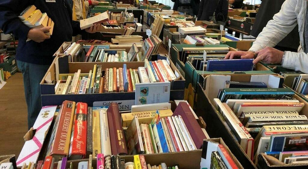 Braderie. Des livres des archives du Calvados vendus entre 3 et 5 euros