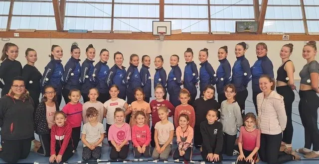 photo  le club twirling bâton de neuvillalais tourne une page de son histoire.   &copy;  twirling bâton de la 4cps 