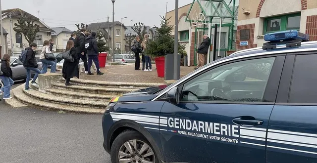 photo  les élèves et l’ensemble du personnel ont été évacués vers le gymnase georges-mention, ce lundi 15 janvier 2024, à sablé-sur-sarthe.  &copy;  ouest-france 