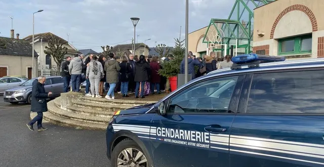 photo  après une alerte à la bombe au lycée raphaël-elizé, les parents ont été invités à venir chercher leurs élèves.  &copy;  photo : le maine libre 