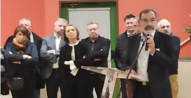 photo  le maire, jean claude moser, a présenté pour la seconde fois les vœux de la municipalité aux palvinéens en présence de tous les maires de maine cœur de sarthe.  &copy;  ouest-france 