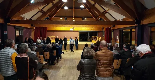 photo  la maison du temps libre à saint-melaine-sur-aubance (maine-et-loire) affichait presque complet vendredi 12 janvier 2024, lors de la cérémonie des vœux du maire.  &copy;  ouest-france 
