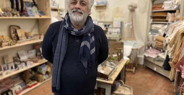 photo  le mans, vendredi 12 janvier 2024. fakhri oudjana a créé avec sa femme mer(e)veilleuse, une boutique installée depuis le 16 décembre 2023 rue de paris, dans le centre-ville.  &copy;  le maine libre 