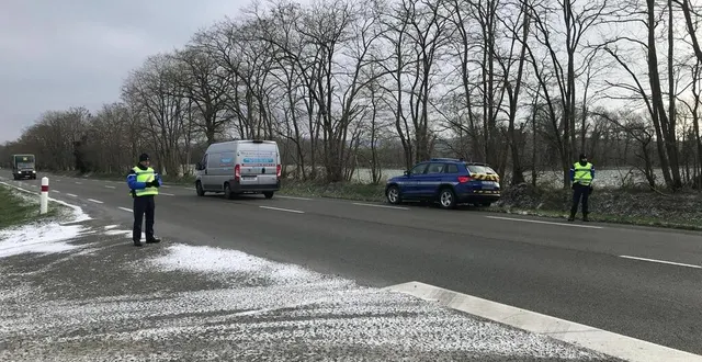 photo  la circulation est interdite aux véhicules de plus de 7,5 tonnes sur la rn 12 entre mayenne et alençon (orne), dès 20 h mardi 16 janvier 2024 jusqu’à 6 h mercredi 17 janvier (illustration).  &copy;  archives ouest-france 