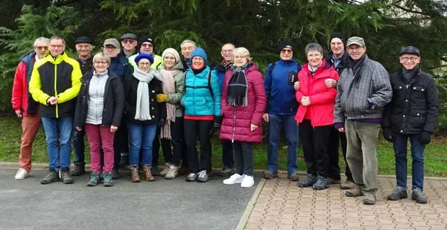 photo  des adhérents et leurs conjoints du club cyclotourisme palvinéen ont randonné à pied sur les chemins de coulaines, puis partagé la galette.  &copy;  ouest-france 