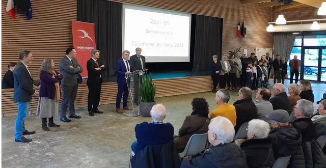 photo  personnalités, équipe municipale et membres du conseil municipal jeune pour cette cérémonie de vœux qui fait le plein à vaujoubert.  &copy;  ouest-france 