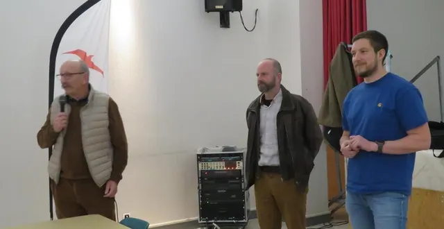 photo  (de gauche à droite) jacky marchand, maire de trangé, alexandre jager, directeur service propreté le mans métropole et brian chesneau, technicien service propreté le mans métropole, se sont adressés aux habitants pour expérimenter la solution du compostage individuel sur trangé.  &copy;  le maine libre 