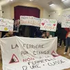 photo  les parents d’élèves de l’école de la ferrière-aux-etangs ont repris les pancartes de l’année dernière lorsqu’ils se sont mobilisés pour empêcher la fermeture d’une classe, en vain. une nouvelle classe pourrait fermer à la rentrée 2024. 