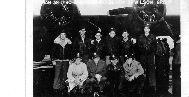 photo  le bombardier « baby dumpling », dont voici l’équipage, a été abattu au lieu-dit les hunes, le 5 janvier 1944.  &copy;  ouest-france 