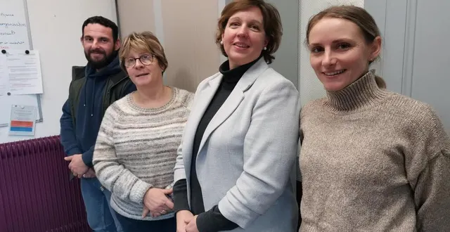 photo  les trois agents recenseurs : jordan périer, valérie morançais, christine marie et mathilde périer, coordinatrice du recensement.  &copy;  ouest-france 