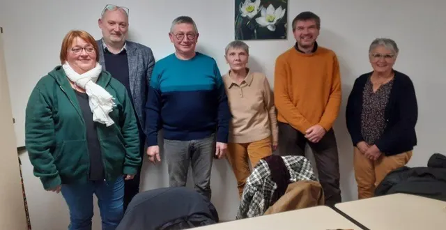 photo  les membres du nouveau bureau du comité de jumelage.  &copy;  ml 