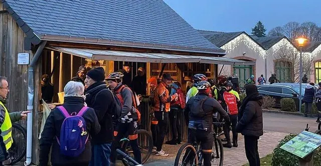 photo  le départ de la « givrée » de bon matin et par temps très frais…  &copy;  bercé sur 2 roues 