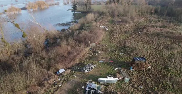 photo  chemin de la tournerie, en bord de sarthe à angers. le site avait été nettoyé quelques jours avant.  &copy;  thierry huguenin / ouest-france 
