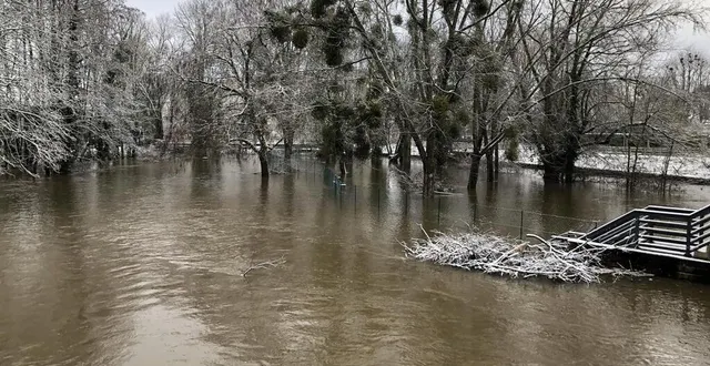 photo  comme lors de la crue du 4 janvier, le parc à chiens est envahi par l’orne ce jeudi 18 janvier.  &copy;  ouest-france 