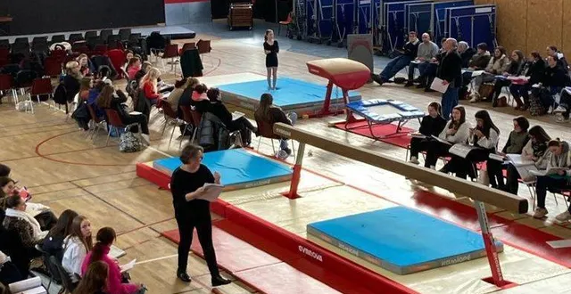 photo  dimanche, 130 personnes ont suivi la formation organisée par le club des feux follets : juges, bénévoles, gymnastes et cadres de la fédération.  &copy;  association les feux follets 