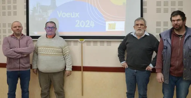 photo  lors de la cérémonie des vœux, le maire et les adjoints ont présenté le nouvel employé communal.  &copy;  ouest-france 