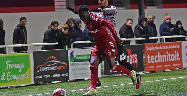 Football. National. Le SO Cholet Et Le FC Villefranche Beaujolais Dos ...