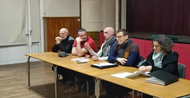 photo  joseph bouvet, le vice-président julien boucherie, le trésorier gérard chevillard, le président alain richard et la secrétaire lucie rousière attendaient sans doute mieux de la réunion du 12 janvier.  &copy;  co 