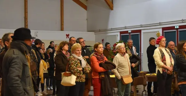 photo  toujours l’occasion pour les habitants, de découvrir les projets annoncés par le maire  &copy;  le maine libre 