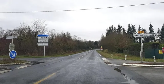 photo  bientôt un sens giratoire remplacera ce carrefour dangereux.   &copy;  le maine libre 