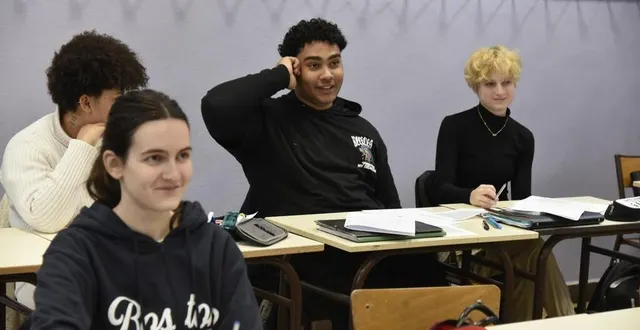 photo  noëlya loison-mulero et yahn-joris norbert-richard, 18 ans, de la classe préparatoire voie professionnelle (ecp) au lycée ampère de lyon, entendent bien rejoindre une des meilleures écoles de commerce de france.  &copy;  morgane remy - ouest-france 