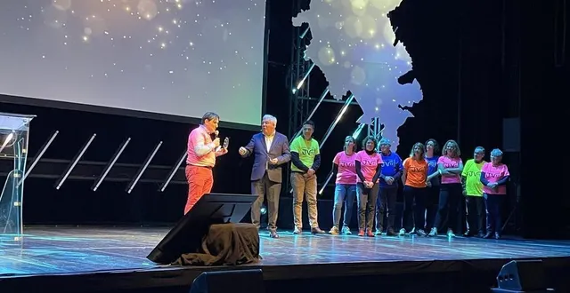 photo  le président de l’association athisienne contre le cancer jv régis maloizel a reçu un tromphée de flers agglo ce vendredi 19 janvier 2024 sur la scène du forum de flers  &copy;  ouest-france 