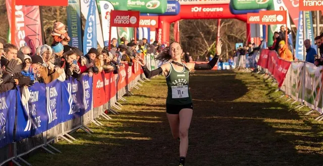 photo  isalys huet a conclu le relais mixte victorieux de l’entente sarthe athlétisme.  &copy;  photo : dominique breugnot 