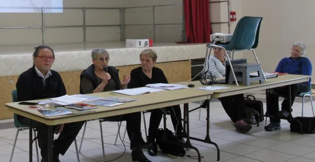 photo  de gauche à droite : le président, hilaire bodin ; annie laloue, secrétaire ; liliane odillard, vice-présidente ; jacqueline lalande, trésorière ; hélène lerouzic, trésorière adjointe.  &copy;  ouest-france 