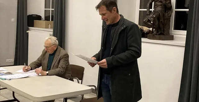 photo  franck moisseron, adjoint en charge des infrastructures, a exposé les futurs travaux qui vont débuter dans le cadre d’une nouvelle phase.  &copy;  ouest-france 