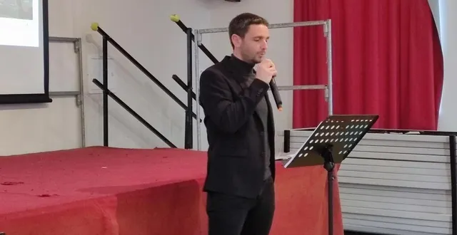 photo  anaël robert, maire de challain-la-potherie, a été clair : « pas d’éolien à challain tant que je serai là. »  &copy;  ouest-france 