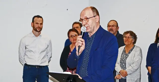 photo  pour les vœux, samedi 20 janvier 2024, le maire était entouré de son conseil municipal.  &copy;  ouest-france 