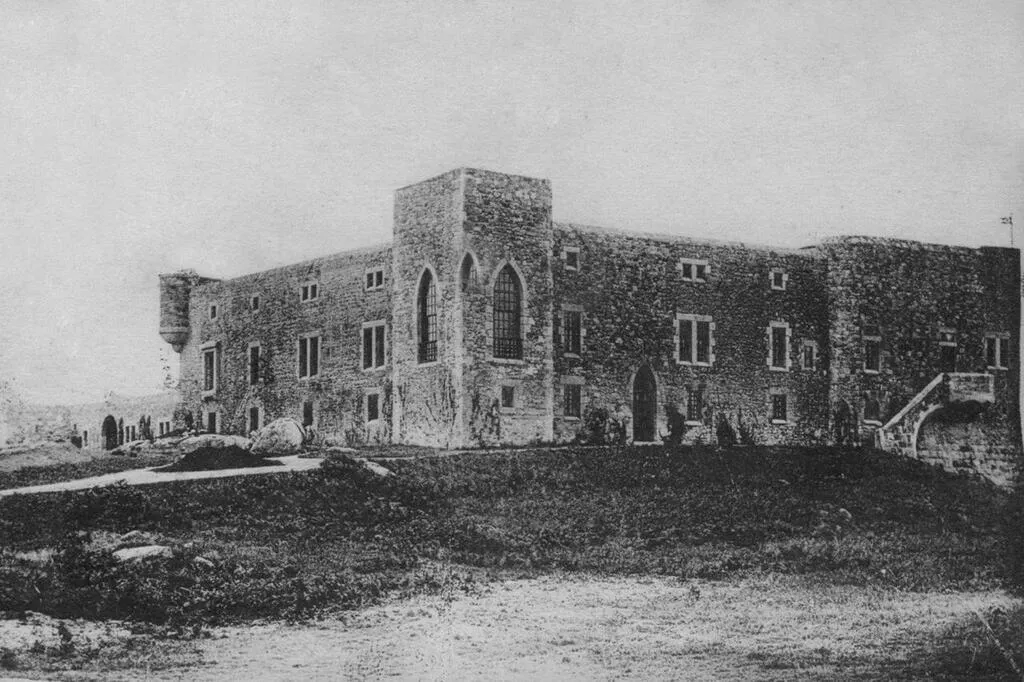 Cinq lieux et monuments incontournables à admirer de près ou de loin sur les îles Chausey Caen