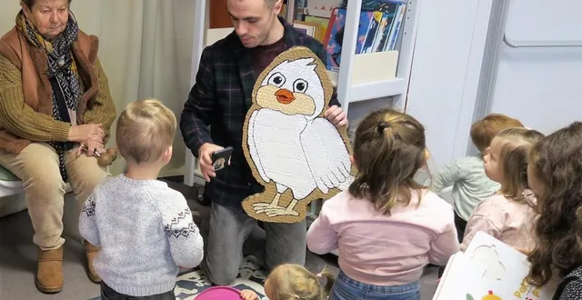 photo  mardi matin, les petits ont redonné des plumes à l’oiseau de carton qui en était dépourvu.  &copy;  le maine libre 