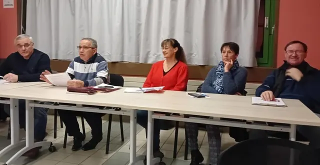 photo  les membres du bureau de la section pétanque : philippe desile, président, bernard tronchet, trésorier, nathalie cheville, trésorière adjointe, alain laborde, responsable buvette, françoise nore, secrétaire adjointe, philippe leveau, secrétaire et jacques paoletti, vice-président (absents excusés).  &copy;  le maine libre 
