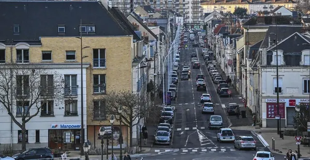 photo  la rue voltaire relie le centre-ville du mans, depuis le bas du tunnel, jusqu’à la place de la chasse-royale en direction du nord.  &copy;  le maine libre – denis lambert 