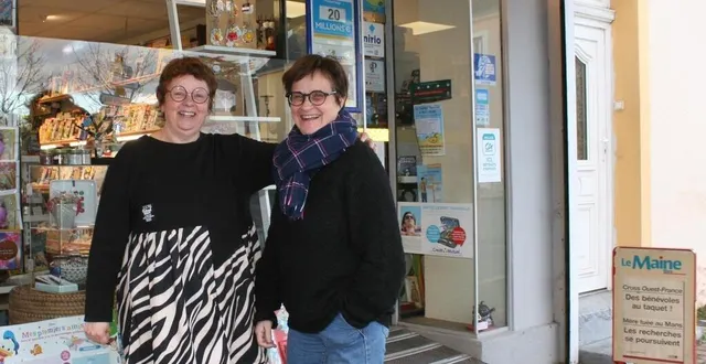 photo  danielle et sophie, aux commandes de la parenthèse, proposent un terminal pmu depuis le 8 janvier.  &copy;  le maine libre 