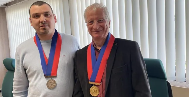 photo  l’ancien président gaëtan tudoce (à gauche) et son successeur, dominique busson.  &copy;  ouest-france 