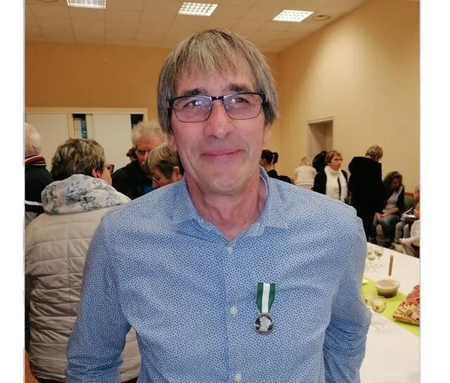 photo marcel allaume a reçu une médaille pour ses vingt ans d’engagement public.  ©  ouest-france