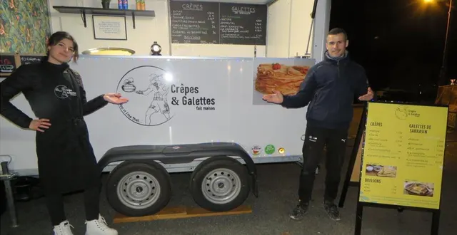 photo  marie et kévin proposent crêpes et galettes tous les vendredis après-midi sur le marché d’aigné.  &copy;  le maine libre 